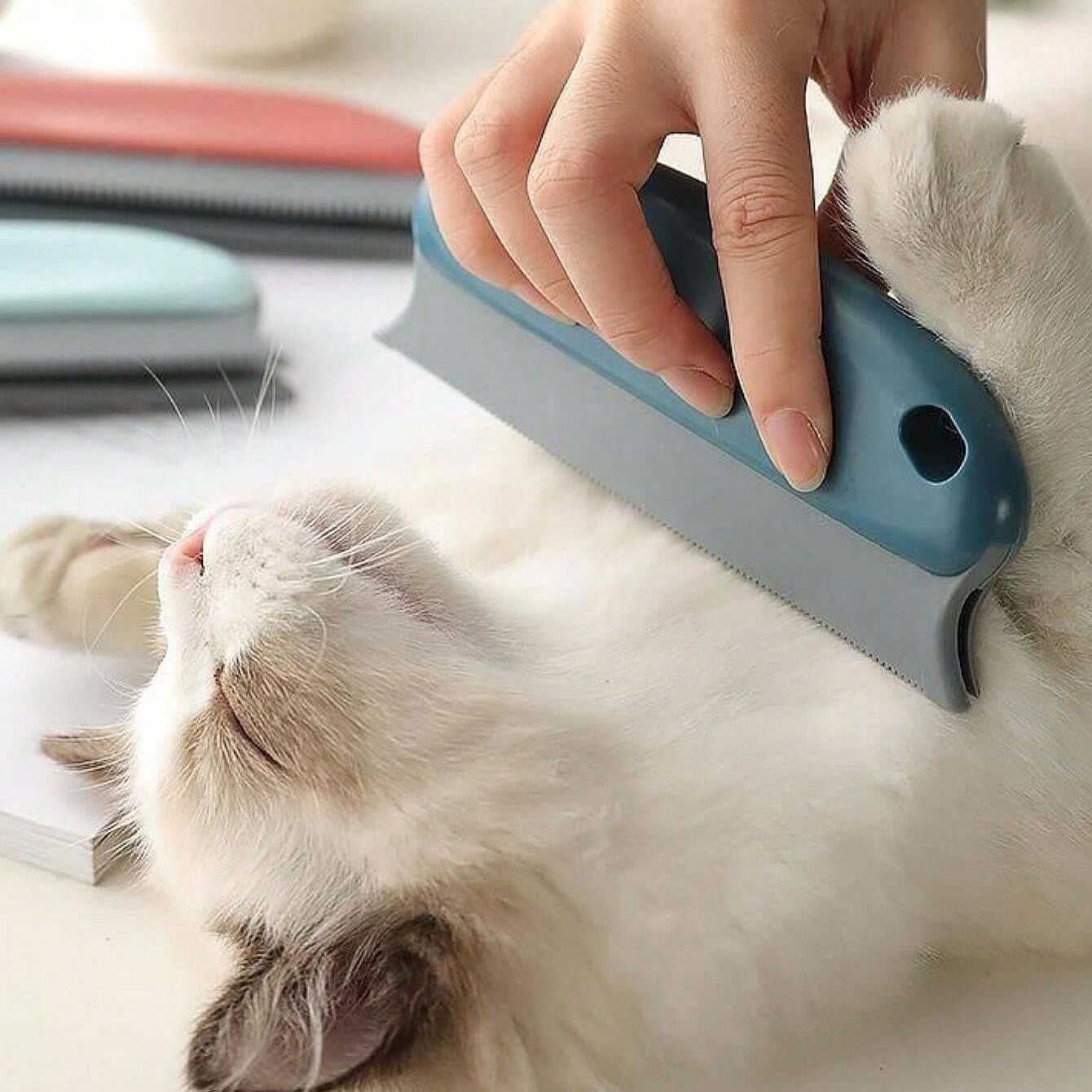 FurShave Pro: Gentle Deshedding Brush for Pets with Stainless Steel Blades